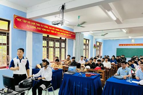 Hơn 1.700 chương trình với gần 200.000 người dân được đào tạo về an toàn giao thông