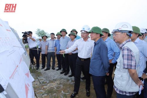 Bí thư Tỉnh ủy Đỗ Trọng Hưng kiểm tra các công trình trọng điểm tại huyện Hoằng Hóa và Nga Sơn