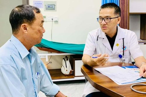 Nhân văn chương trình ưu đãi khám-chữa bệnh cho người có công