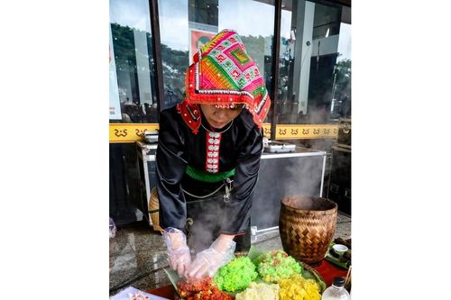 Độc đáo món xôi nếp ngũ sắc