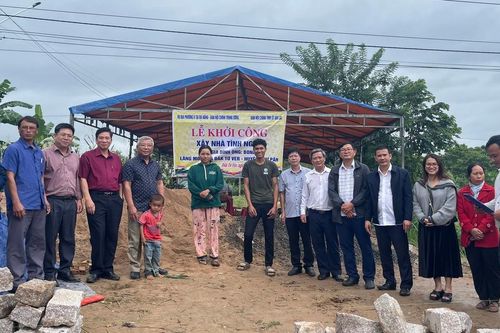 Khởi công xây nhà tình nghĩa cho hộ nghèo xã Đak Tơ Ver