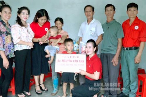 Bàn giao nhà tình thương cho hoàn cảnh đặc biệt khó khăn tại huyện Lộc Bình