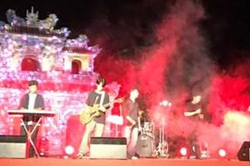 Tổ chức không gian sáng tạo, trải nghiệm sản phẩm truyền thống Huế tại Phố đêm Hoàng thành