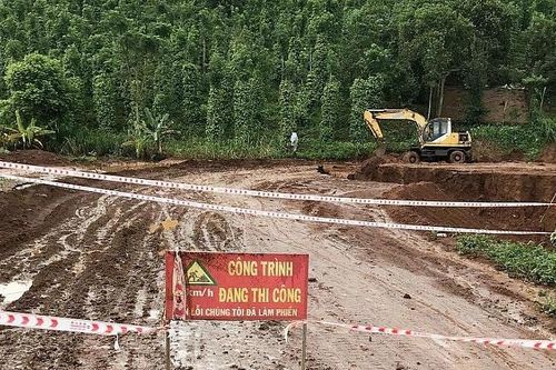Đắk Nông: Xuất hiện 2 vết sụt lún tại huyện biên giới Tuy Đức
