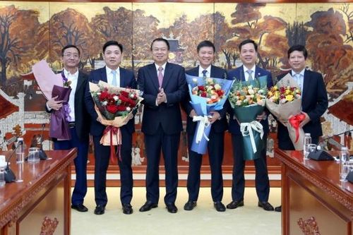 Bộ Tài chính trao quyết định điều động, bổ nhiệm các lãnh đạo cấp cục, vụ