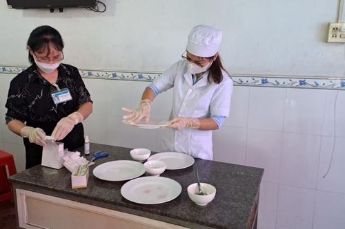 Nhiều du khách nghi bị ngộ độc thực phẩm tại Bình Thuận