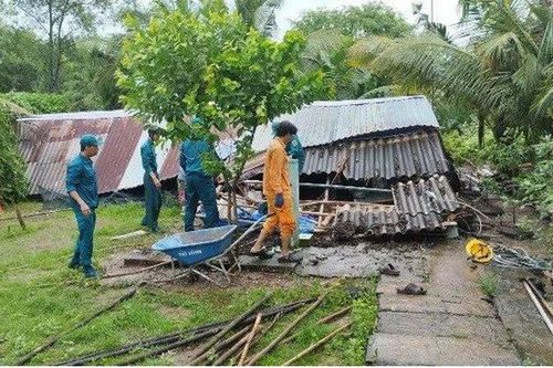 Nhiều địa phương ở ĐBSCL khẩn trương khắc phục hậu quả dông, lốc