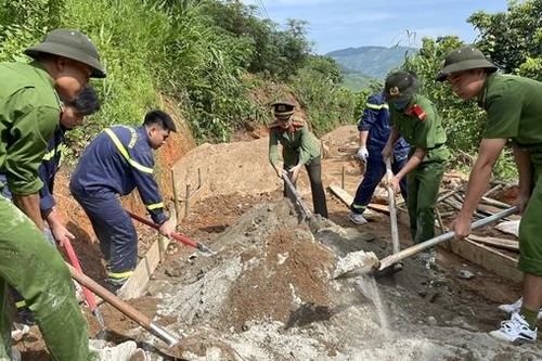 'Hành quân xanh' về với miền biên viễn Mường Hung