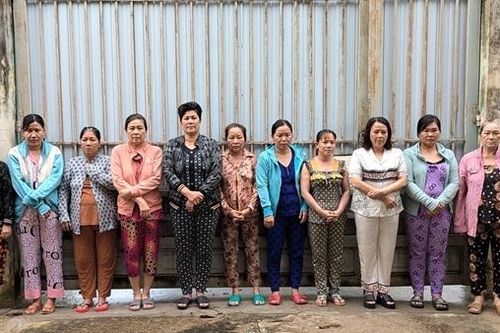 Khởi tố 20 đối tượng tham gia đánh bạc tại Cồn Én