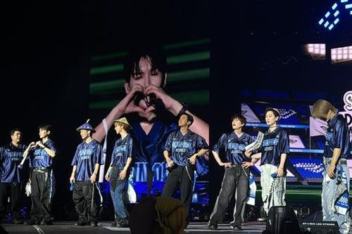 Bùng nổ cảm xúc với đêm diễn Super Show tại Việt Nam