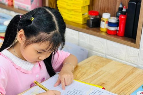 Bảo Ngọc: Cô bé đoạt giải Nhất 'Chữ đẹp Việt' ước mơ trở thành giáo viên