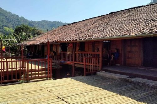 Nhà sàn cổ 9 gian - chứng nhân lưu giữ nét xưa của người Tày