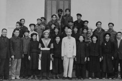 Muôn vàn tình thương yêu của Bác Hồ dành cho thương binh, liệt sĩ (bài cuối)