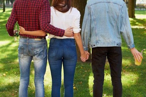 Chuyện kỳ lạ ở Nhật: Vợ đi du học dẫn tình nhân về nhà, chồng vui vẻ sống chung