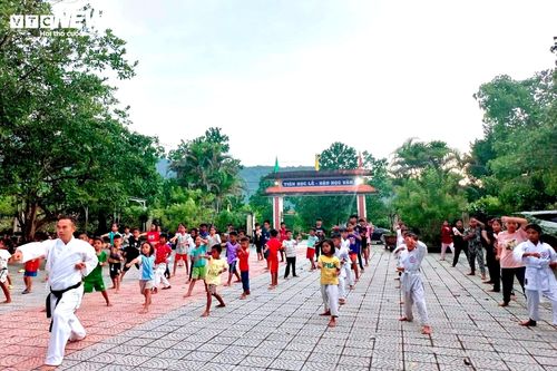 Lớp võ 0 đồng của đại úy công an mở cho trẻ em vùng cao Thừa Thiên - Huế