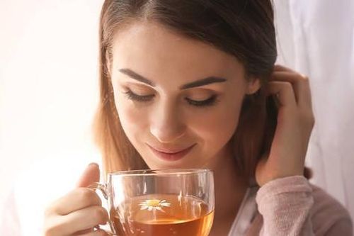 5 loại trà thảo mộc giúp da sáng mịn tự nhiên