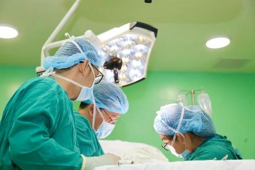 Hơn 100 trẻ ở TPHCM được xác định lại giới tính