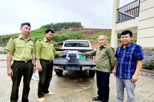 Người dân giao nộp động vật quý hiếm nằm trong Sách đỏ Việt Nam