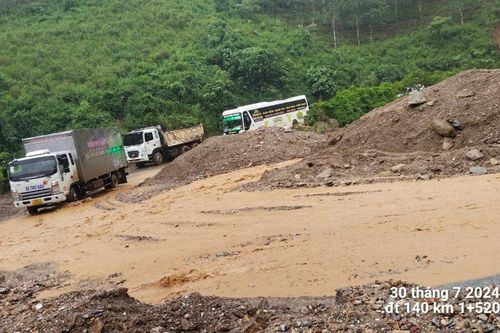 Điện Biên: Nhiều điểm sạt lở nghiêm trọng trên các tuyến đường