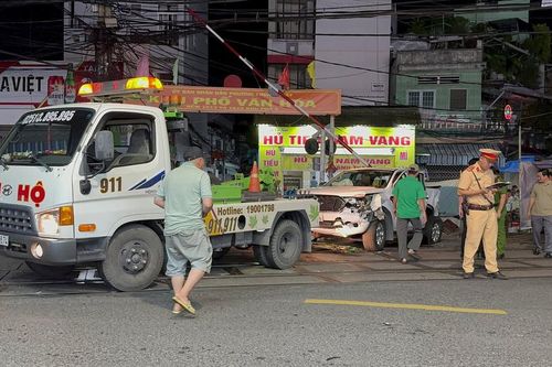Cần chi 1.800 tỷ đồng làm đường ngang, hầm chui để xóa lối đi tự mở