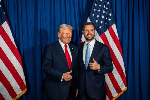 Ông Trump bênh 'phó tướng'