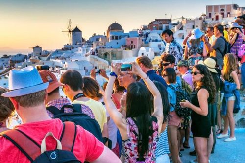 Santorini hết là 'đảo thiên đường'