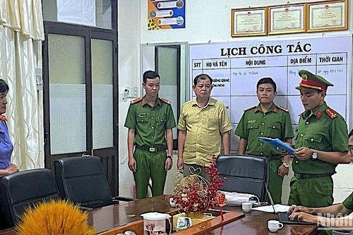 Tạm giam Phó trưởng phòng Kinh tế thành phố Cà Mau
