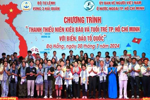 Vùng 3 Hải quân tổ chức Chương trình 'Thanh thiếu niên kiều bào và tuổi trẻ thành phố Hồ Chí Minh với biển, đảo quê hương'