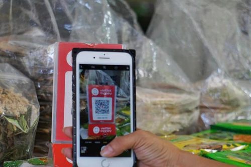 Đà Nẵng hỗ trợ khoảng 1.800 hộ nghèo mua điện thoại thông minh