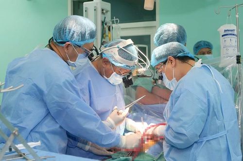 Bệnh nhân 43 tuổi được ghép tim tại Huế đã hồi sinh