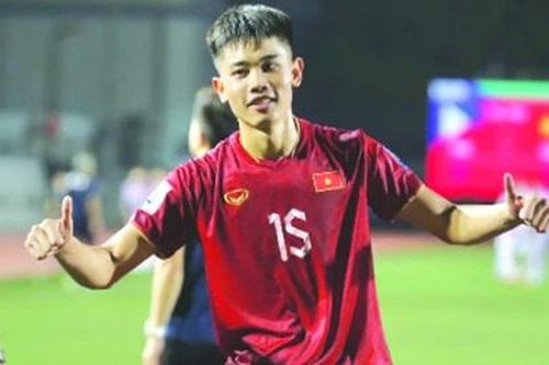 'Gã nhà giàu' V-League đàm phán hợp đồng với Đình Bắc