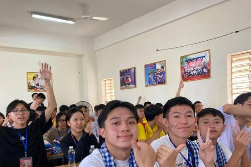 Sôi động buổi giao lưu giữa thanh thiếu niên kiều bào với sinh viên Đà Nẵng