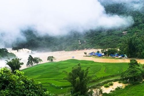 Mưa lớn, nước dâng ngập chân Thác Bản Giốc
