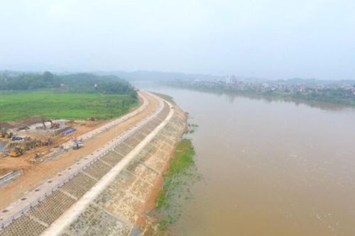 Bảo đảm hệ thống đê điều ứng phó với mưa lũ