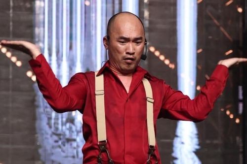 'Hoa hậu làng hài' Thu Trang 'dìm hàng' Tiến Luật không thương tiếc