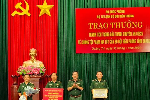 Khen thưởng thành tích đấu tranh phòng chống tội phạm ma túy