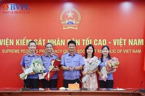 Phó Viện trưởng Thường trực VKSND tối cao gặp mặt công chức nghỉ hưu