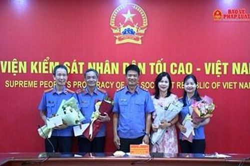 Phó Viện trưởng Thường trực VKSND tối cao gặp mặt công chức trước khi nghỉ hưu