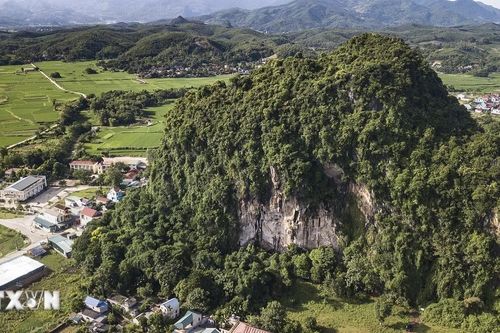 Chiêm ngưỡng Di tích đặc biệt Quốc gia Mái đá làng Vành ở Hòa Bình