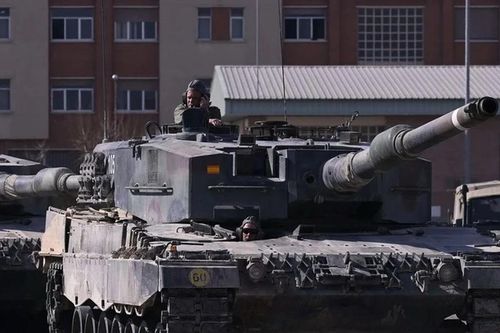 Đức và Đan Mạch chuyển giao nhiều xe tăng và linh kiện quân sự cho Ukraine