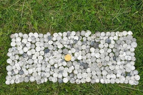Người đàn ông bất ngờ tìm thấy 'kho báu' khổng lồ chôn dưới đất