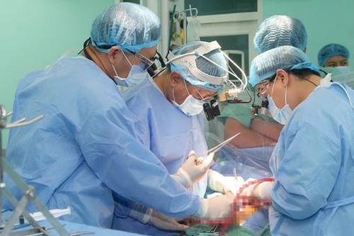 Bệnh nhân 43 tuổi hồi sinh nhờ ghép tim của người phụ nữ cao tuổi