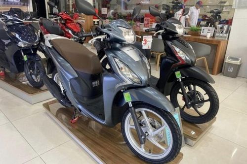 Giá xe Honda Vision cuối tháng 7/2024 giảm cực mạnh, giá rẻ như Future khiến dân tình xôn xao