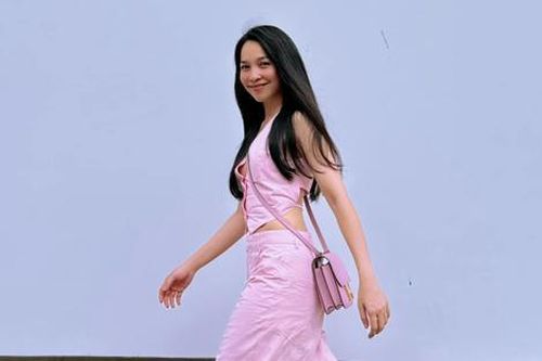 Hiền Thục đeo túi 350 triệu xuống phố, vòng eo tuổi 43 gây chú ý