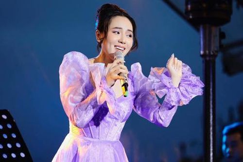 Phương Linh mất tự tin khi bị cộng đồng mạng góp ý