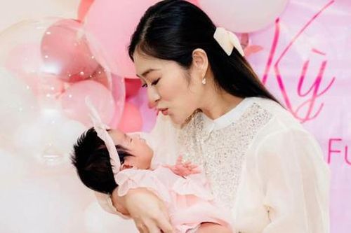 Khoe ảnh tiệc đầy tháng con gái, Thanh Trúc bị netizen soi chi tiết đặc biệt