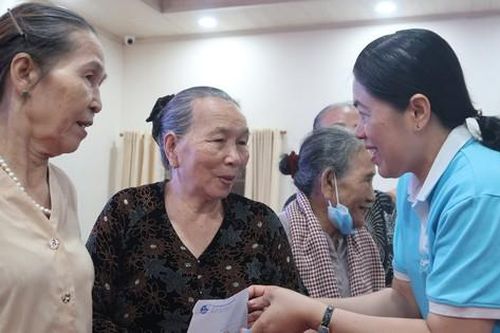 Hội LHPN TPHCM: Tri ân những người vợ thương binh