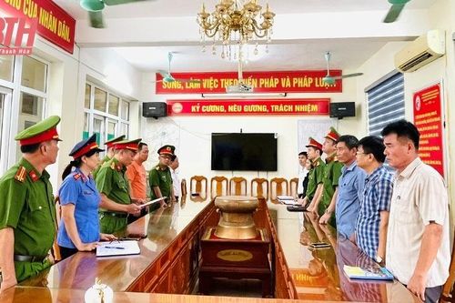 Bắt tạm giam bí thư chi bộ kiêm trưởng phố bán đất nghĩa trang