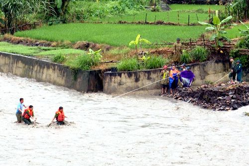 Tìm thấy thi thể nạn nhân bị nước suối cuốn trôi ở thị trấn Mường Chà