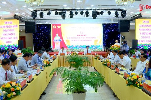 Quyết tâm thi đua gắn với việc thực hiện hiệu quả các nhiệm vụ chính trị, kinh tế - xã hội của địa phương